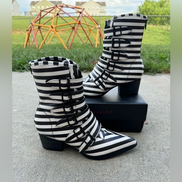 Strange Cvlt Black and White Striped Coven Boot Size 6 - Picture 1 of 12